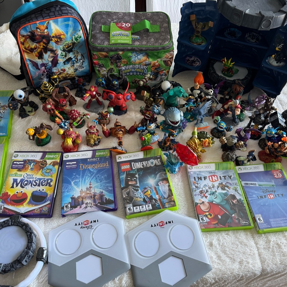 Skylanders Huge Bundle/Disney Infinity